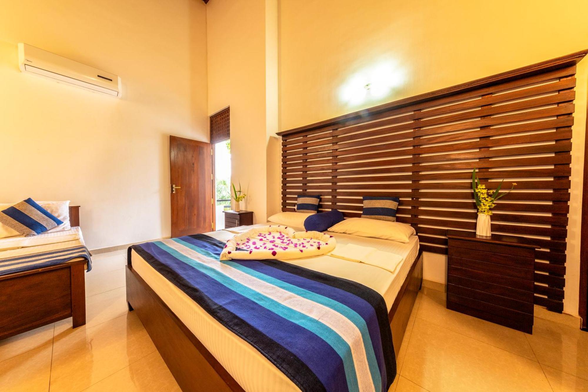 Owinmo Hotel & Reception Hall كالي المظهر الخارجي الصورة