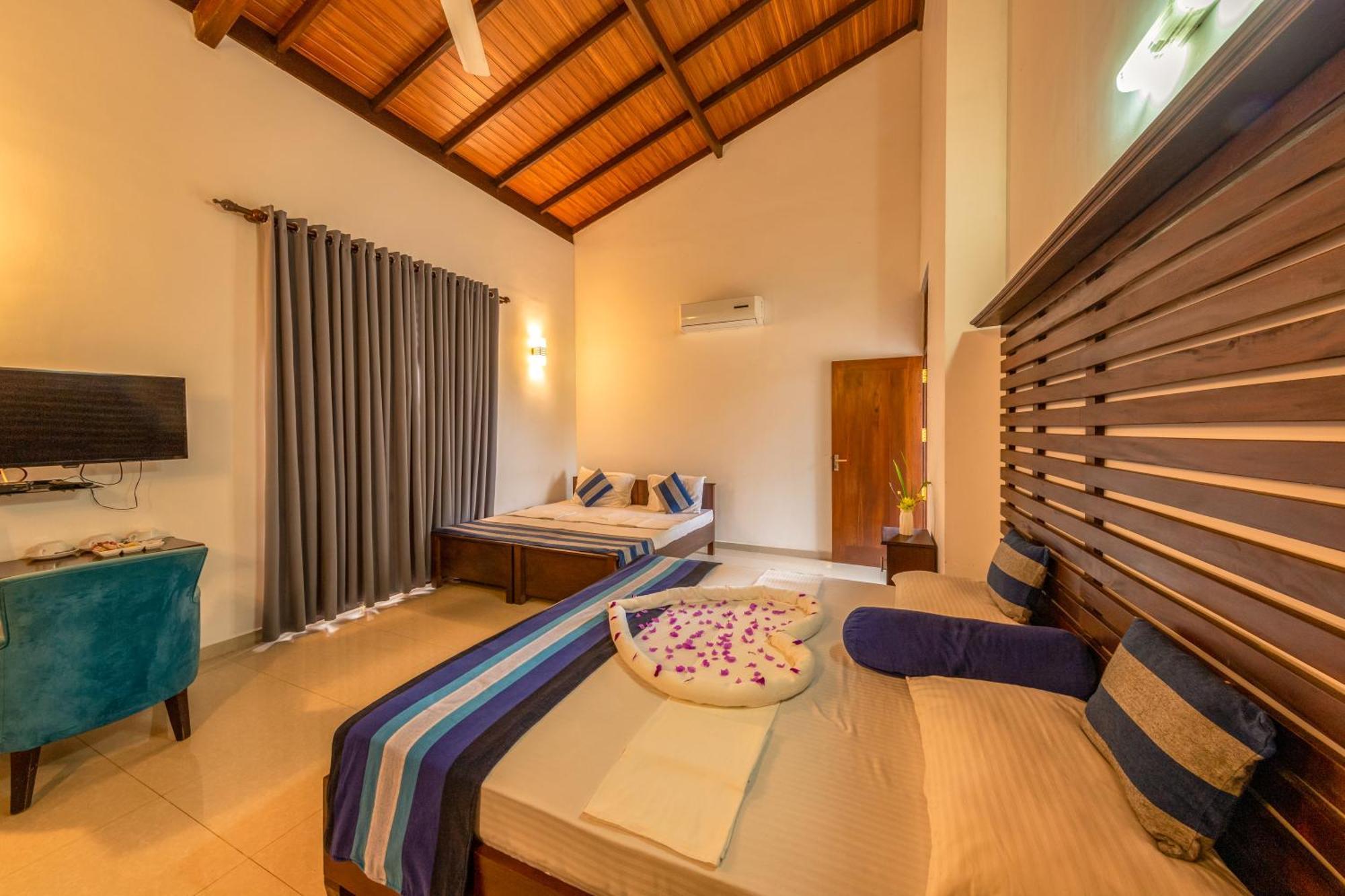 Owinmo Hotel & Reception Hall كالي المظهر الخارجي الصورة