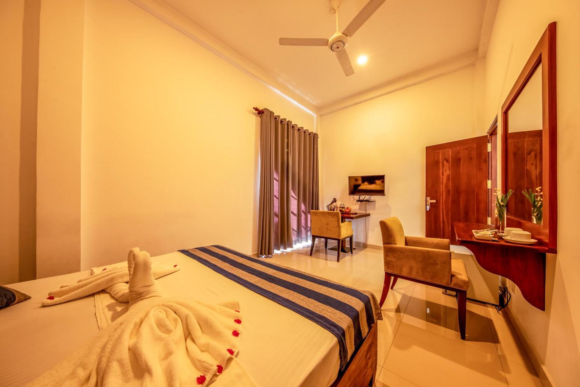 Owinmo Hotel & Reception Hall كالي المظهر الخارجي الصورة